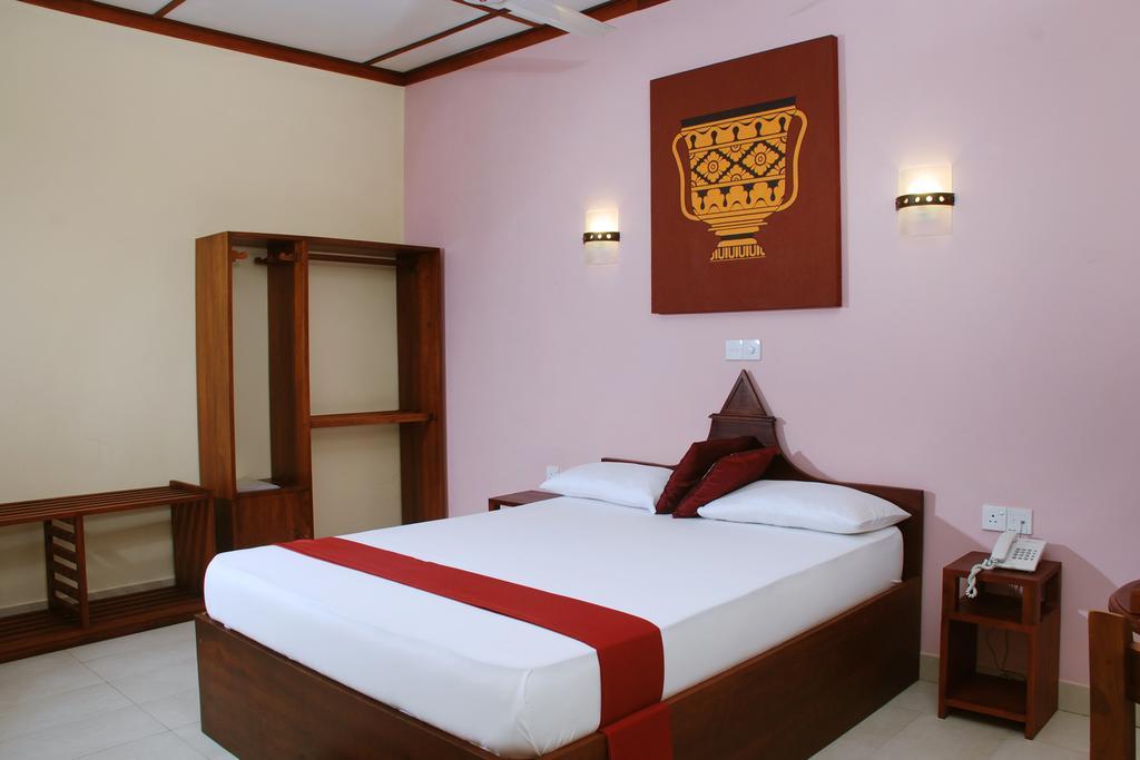The Triangle Hotel Anuradhapura Zewnętrze zdjęcie